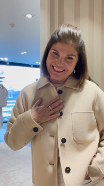 SALE 🤩

Unsere liebe Birgit zeigt Euch kurz ein paar Ihrer persönlichen Sale-Favoriten! Perfekte Pieces, die super für den kommenden Frühling sind und sich natürlich mit der neuen Kollektion kombinieren lassen 😉

Viel Spaß beim Schauen, schreibt oder ruft an und wir versenden natürlich gerne 🫶🏻😘

Eure Stefanie