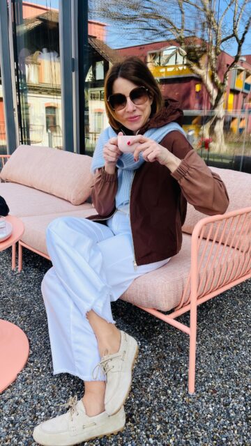 Oh la la 🩷❤️
Das kann man aber laut sagen! In unserem schönen Hohenems hat ein noch schöneres Café aufgemacht… das @cafe.rosa.rot … und da musste ich einfach hin 🥰
Gegründet von 2 Frauen, volle Frauenpower und mit ganz viel Liebe zum Detail - eigentlich schon fast kein Geheimtipp mehr!
Falls Ihr noch nicht da wart, solltet Ihr unbedingt hin 😉
Eure Stefanie 💕