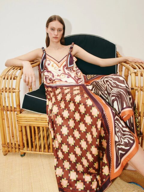 Dresses we love || Part 3 

Wenn wir unsere Kleider zeigen - darf ALÉMAIS nicht fehlen 😍

ALÉMAIS ist kein Kleid - es ist eher ein Gemälde, das du trägst.
Handgemalte Prints. Farben, die Geschichten erzählen.
Für Frauen, die nicht zwischen Kunst und Mode wählen wollen 😉
Für Tage, an denen „normal“ keine Option ist.

Jetzt bei uns im Modehaus → entdecke die wunderschönen Teile von ALÉMAIS