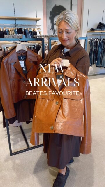 NEW ARRIVALS „Beates Favourite“

Beates Liebling ist diese wunderschöne Lederjacke von @luisacerano im dezent glänzendem Vintage-Style 😍

Was meint Ihr? Könnte diese auch Euer Liebling werden? 
Schreibt es uns in die Kommentare 😉
