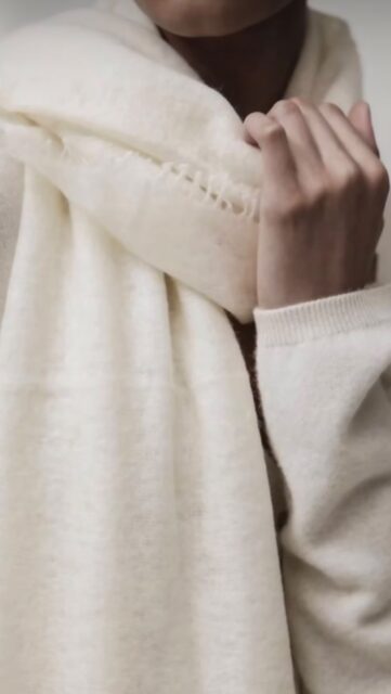 Soft.Warm.Zeitlos.

Kaschmirschals für die ersten kühlen Tage - kuschelig, hochwertig & perfekt für jedes Outfit.

Unifarben €249,-
Print €289,-

Kommt vorbei, findet Eure Lieblingsfarbe und kuschelt Euch ein 😉